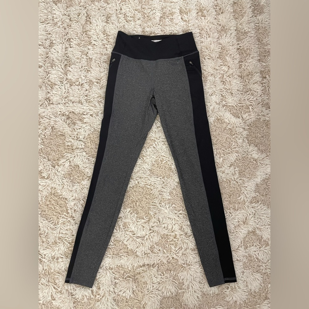 Forever 21 Black and Gray Leggings Size Small
